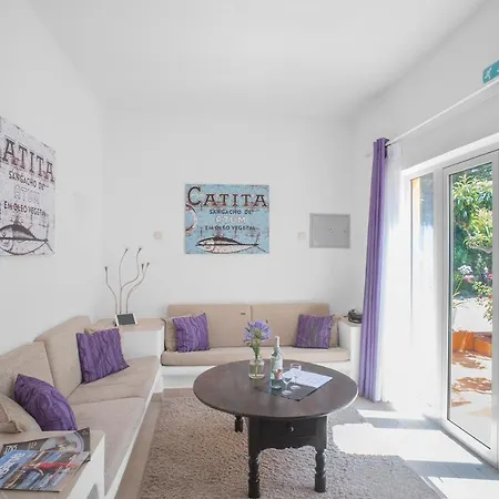 Stylish 1 Bedroom Garden